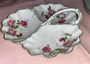 Kabaret z różami. Bez sygnatury. Zielony paseczek na krawędz Kabaret z różami. Bez sygnatury. Zielony paseczek na krawędz