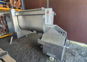 Risco RS 750 Mieszałka łopatowa dwuwałowa z podnośnikiem masztowym