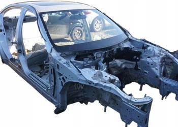 DACH Z OTWOREM NA SZYBERDACH INFINITI Q50