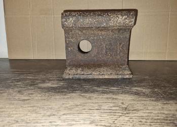 Kowadło szyna PKP z okresu PRL