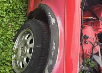 Felgi aluminiowe BMW w rozmiarze 6,5J15, możliwość zamontowania opon