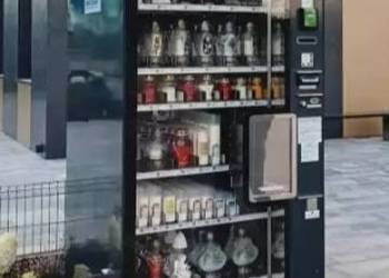 Zniczomaty, automaty sprzedające do zniczy i wkładów.