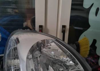 Sprzedam prawy Reflektor do Toyoty Yaris I