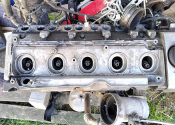 Pokrywa zaworów klawiatura 2.5D 20v OM605 Mercedes W124 W202