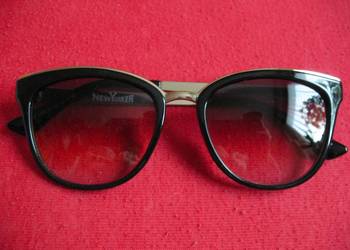 Okulary - słoneczne czarne - plastikowe - New Yorker