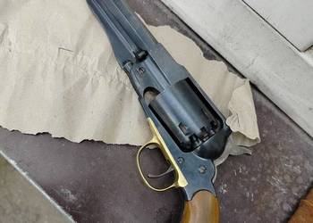 Rewolwer czarnoprochowy Remington pietta 44