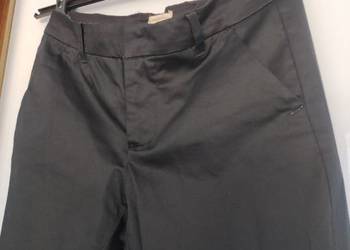 czarne eleganckie spodnie Mango