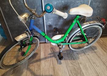 Stary rowerek dziecięcy.