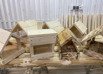 Karmnik dla ptaków, budka dla ptaków