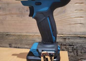 Akumulatorowy klucz udarowy Makita TW141D CXT