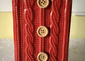 Wazon Ceramiczny Czerwony Sweterek z Guzikami Ozdobny Kwadratowy Prostokąt