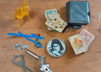 Stare gadżety z PRL retro karty otwieracz figurka lusterko