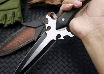 Nóż taktyczny myśliwski.