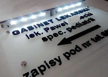 Szyld na elewację, ogrodzenie, tabliczka adresowa solarna, na słońce HQ
