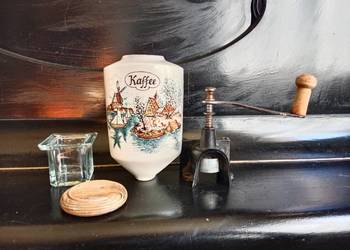 Retro Młynek do Kawy – Lata 90. – Ceramiczny Hołd dla Klasyki