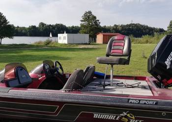Bass boat