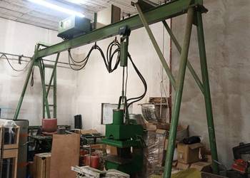 Linia do produkcji wiązarów, prasa hydrauliczna, płyty stalowe, stoły magn.