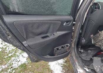 Boczek drzwi klamka lewy tył Peugeot 207 HB 5D