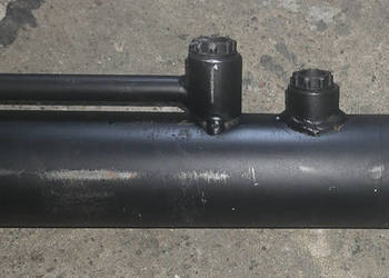 Siłownik hydrauliczny długi dwustronnego działania Ø73/3850mm Laweta Najazd