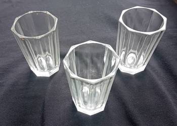 Zestaw 3 ośmiokątnych kieliszków - karczmiaków. Poj. 100 ml. Około poł. XXw