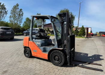 wózek widłowy TOYOTA 8FDF25 Diesel TRIPLEX 4.7m prezesów 4 sekcja 2008'