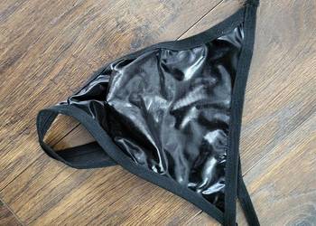 Stringi męskie błyszczące