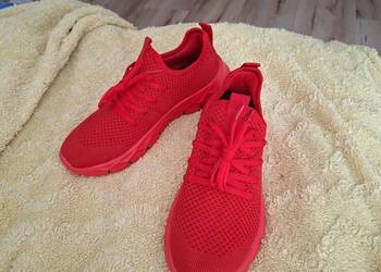 Buty sportowe nowe 40