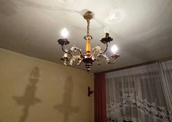Żyrandol z czasów PRL