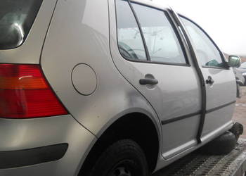 Drzwi prawe Golf 4 LB77 przod tył srebrne szyba lusterko listwa felgi opony Drzwi prawe Golf 4 LB77 przod tył srebrne szyba lusterko listwa felgi opony