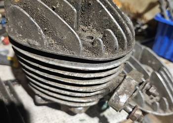 Komar cylinder głowica silnik