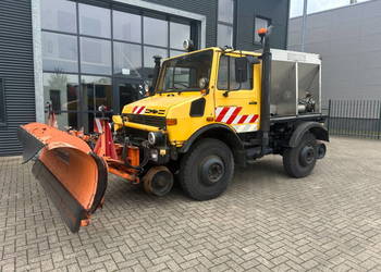 Mercedes Unimog 2 drogowy na podwoziu kolejowym na tory na szyny