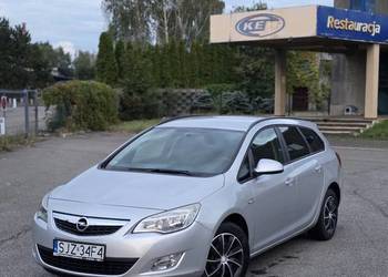 Opel Astra J 2011