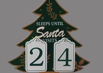 Drewniany świąteczny kalendarz adwentowy odliczający dni choinka