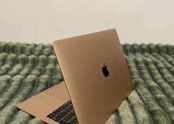 Sprzedam laptop MacBook Air 2019 roku / 256GB