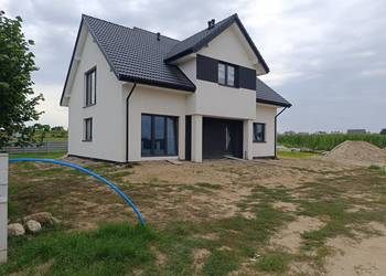 Sprzedam dom na ładnym osiedlu pod Łomżą w Konarzycach.