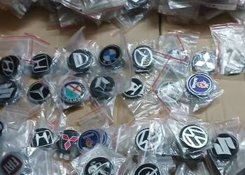 emblematy logo naklejki znaczki felgi dekielki kołpaki wyprzedaz hurtowa