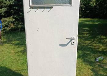 Stare białe drzwi łazienkowe 70 cm na 200 cm