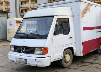 Auto-sklep food-truck Mercedes mb100