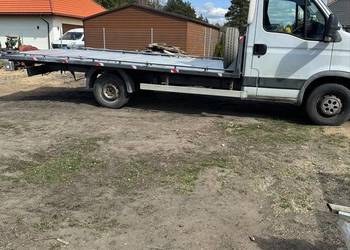 Auto szuka zleceń.