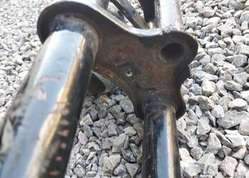 Przód motorynka z lampą widelec