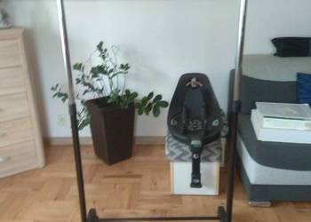 Regulowany wieszak stojący do domu i biura