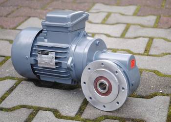 Motoreduktor kątowy 0.37kw. 17,5obr./min. SN9FH