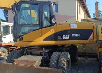 CAT M318D  (kołowa koparka, rok produkcji 2009)