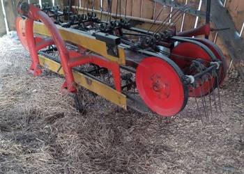 Przetrząsarko zgrabiarka z drugim kompletem pasków