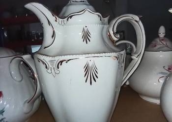 Dzbanek  Carl Tielsch. C. T. Do czekolady.  Sygnatura z lat 1909 - 1935  C