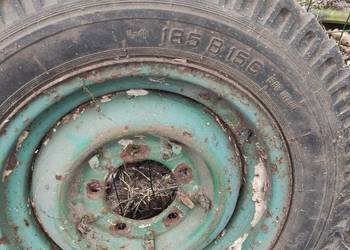 Kola samochodowe i jedno motorowe