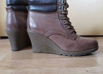 Półbuty damskie na koturnie