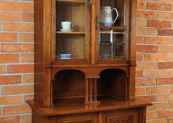 Ekskluzywna witryna biblioteczka secesyjna