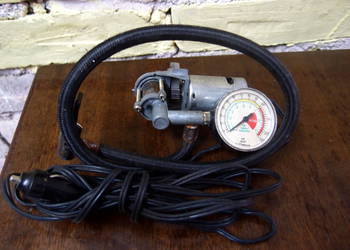 Silniczek elektryczny 12V wraz z manometrem 17bar 250 PSI