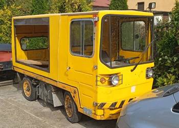 Wózek platformowy WNA 1302 z prostownikiem do ładowania